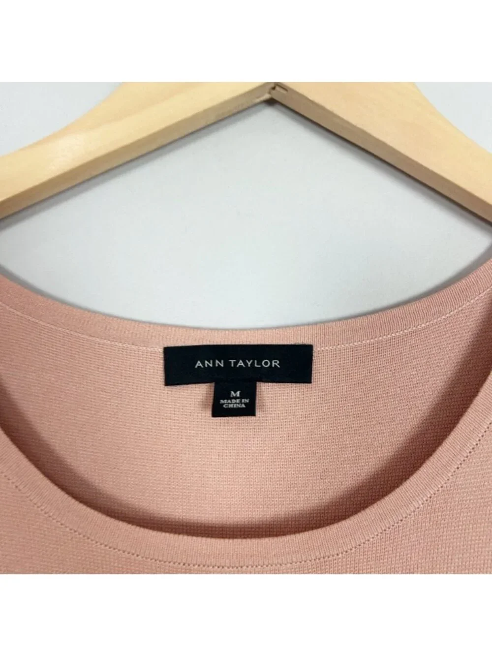 Ann Taylor Pink Sweater Dress Embroidered Floral Hem Size Medium Women's